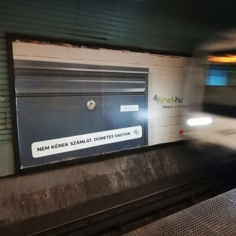 Óriásplakát tervezés referencia metro - Díjnet